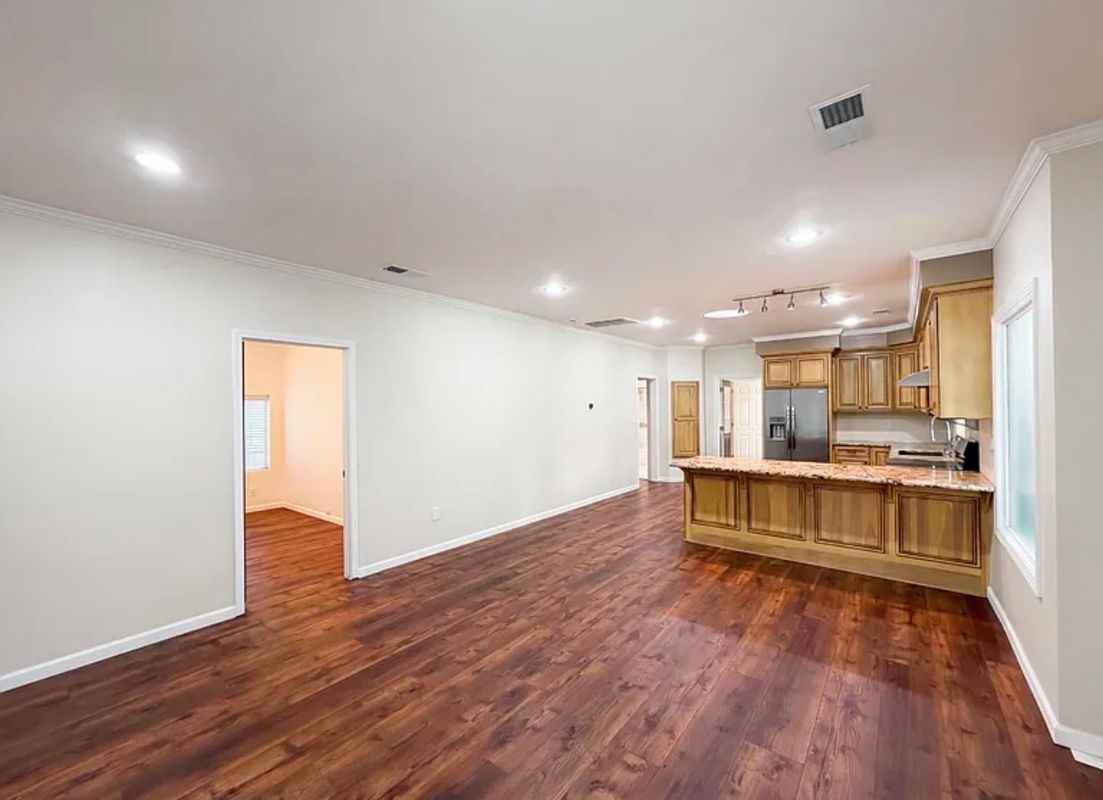 231 22nd St - Photo 4 of 38