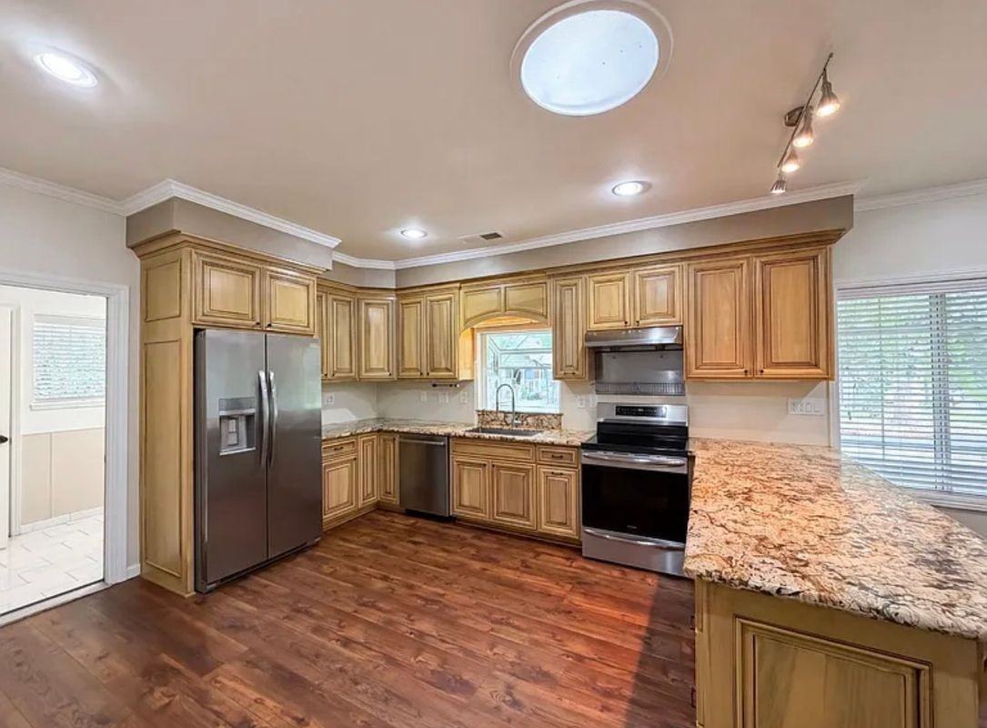 231 22nd St - Photo 6 of 38