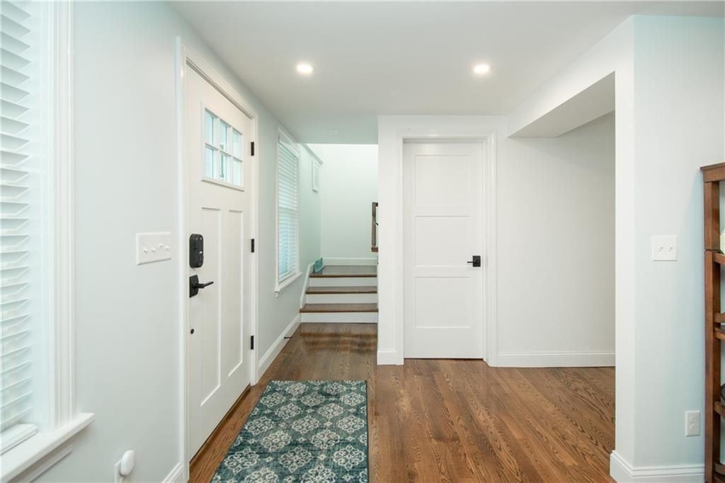 58 Collins St - Photo 4 of 38