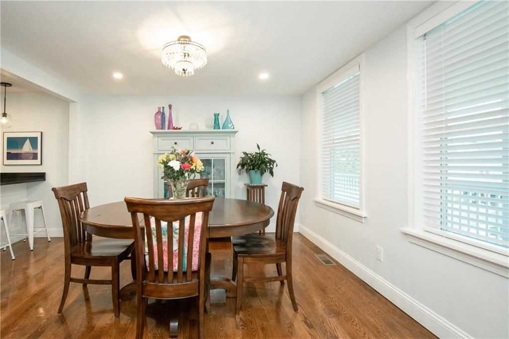 58 Collins St - Photo 5 of 38