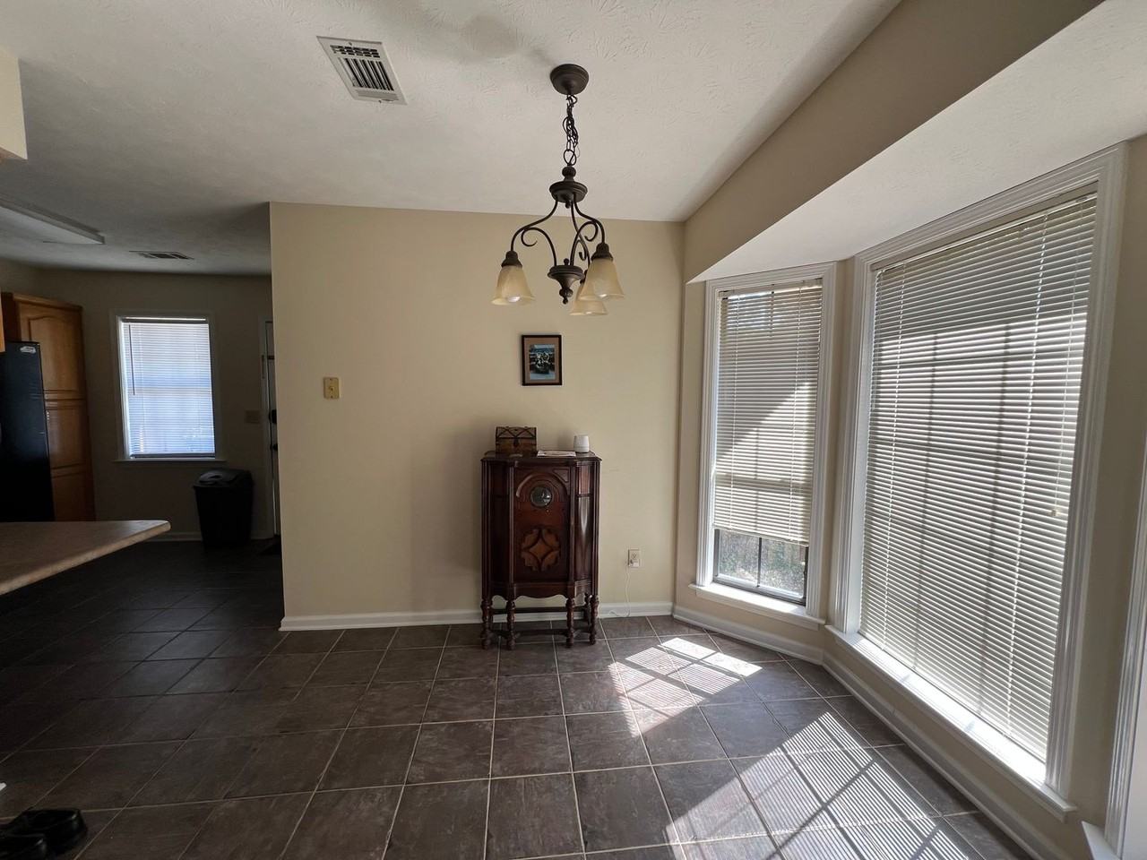 3808 Oak Ave - Photo 4 of 19