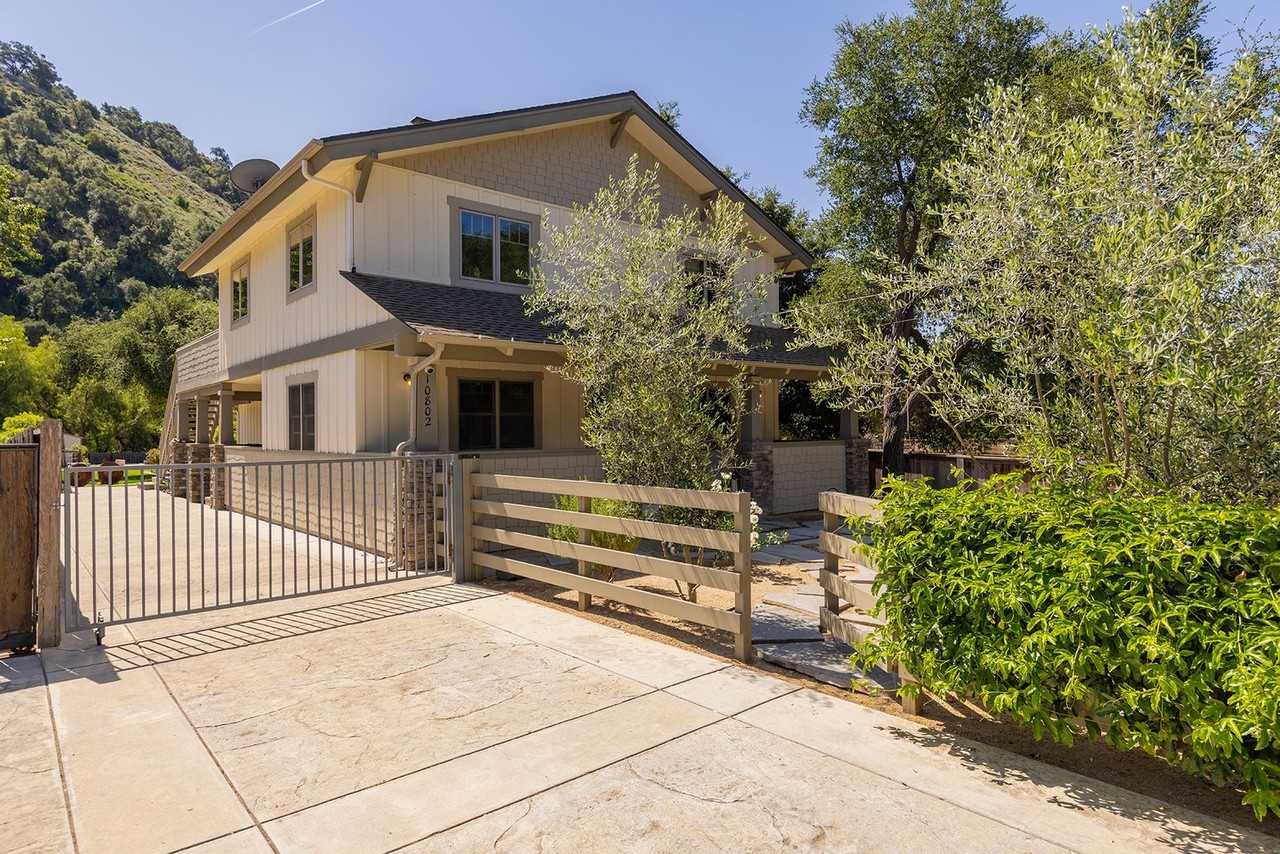 10802 Creek Rd - Photo 4 of 26