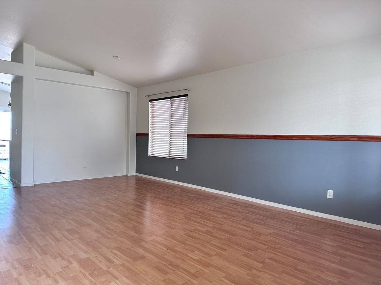 1098 Havenworth Ave - Photo 2 of 19