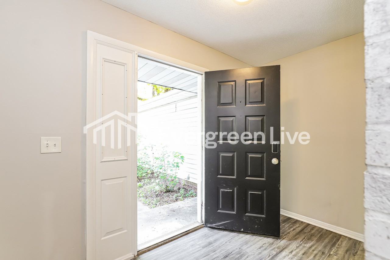 3202 Glen Hollow Rd - Photo 3 of 15