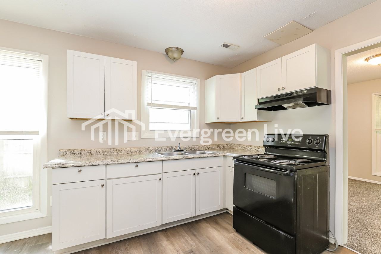3202 Glen Hollow Rd - Photo 5 of 15