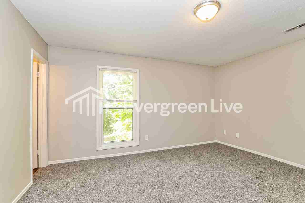 3202 Glen Hollow Rd - Photo 6 of 15