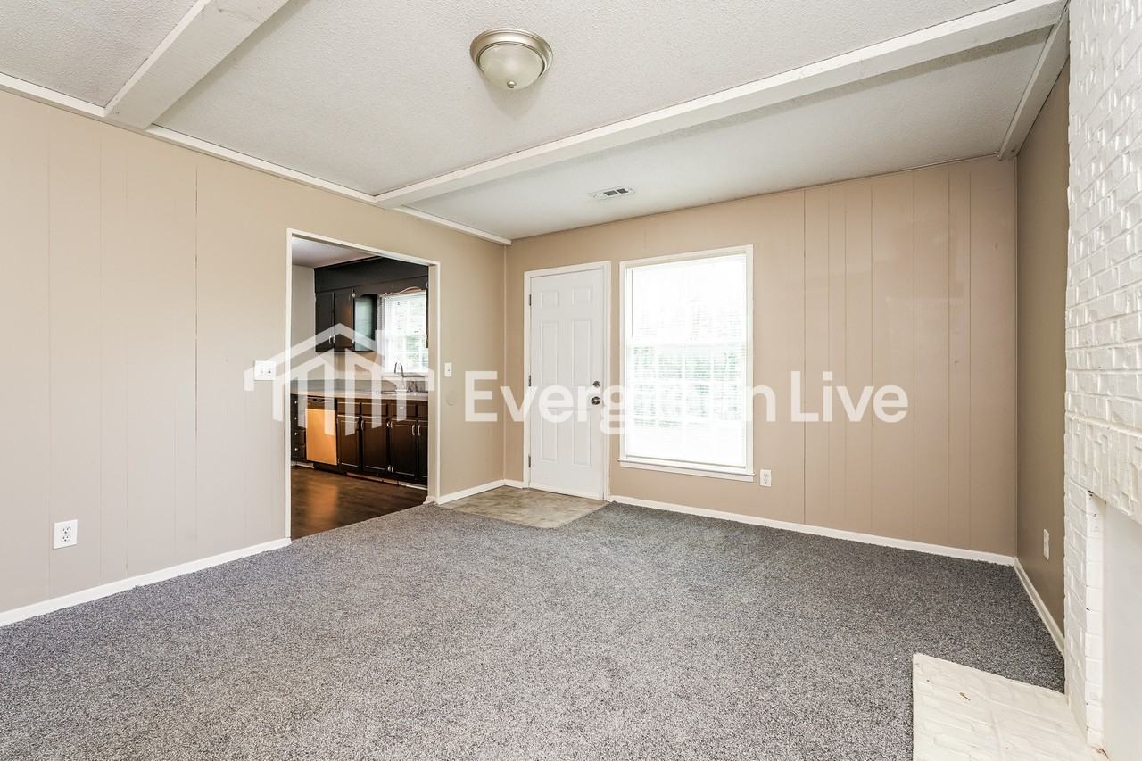 3612 Sellwood Rd - Photo 3 of 15