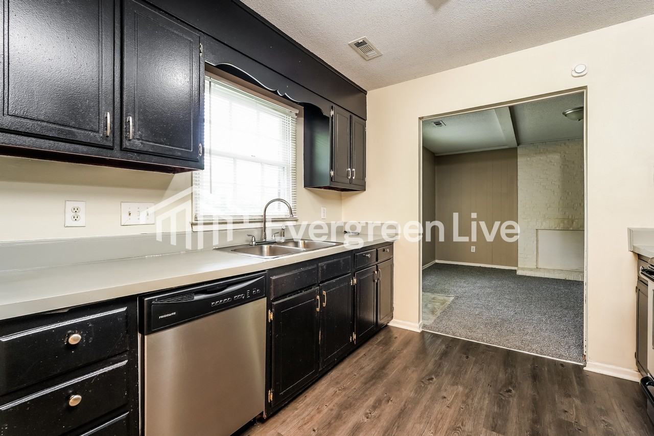 3612 Sellwood Rd - Photo 7 of 15