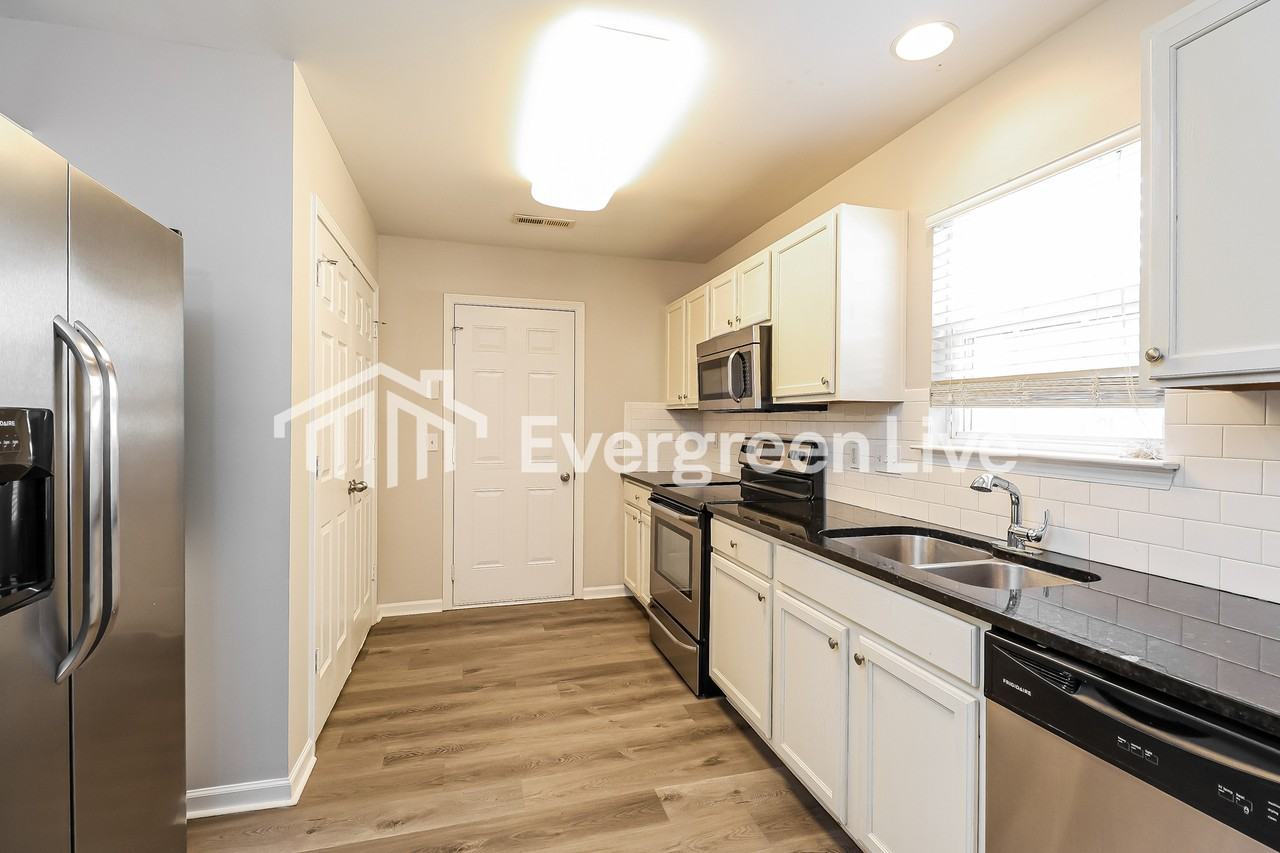 3217 Reid Brook Ln - Photo 6 of 15