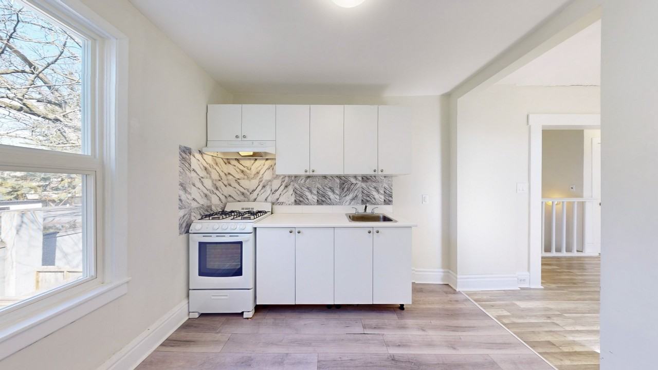 Queen St E & Woodbine Ave - Photo 5 of 15