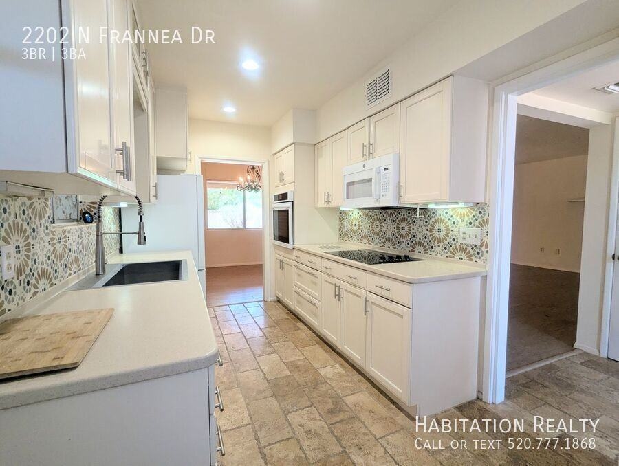 2202 N Frannea Dr - Photo 2 of 32