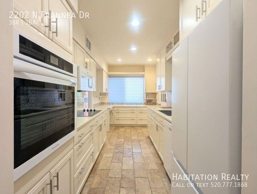 2202 N Frannea Dr - Photo 3 of 32