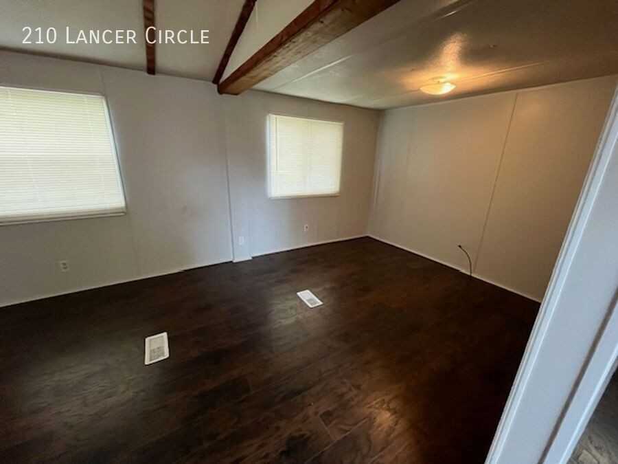 210 Lancer Cir - Photo 2 of 6