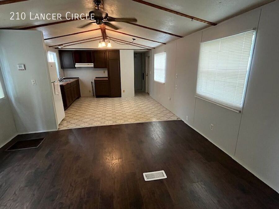 210 Lancer Cir - Photo 3 of 6
