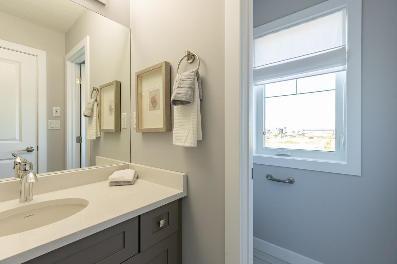 SF174 | 1 Month Free – 3 Bed, 2.5 Bath Upper Suite – Fort McMurray - Photo 5 of 44