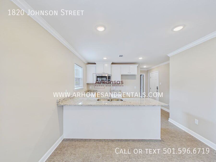 1820 Johnson St - Photo 4 of 12