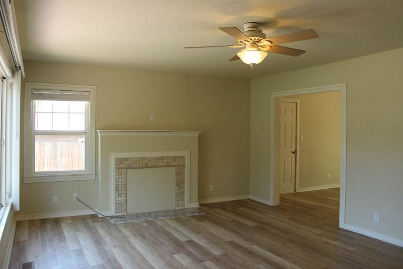 1010 S Cloverdale Blvd - Photo 4 of 20