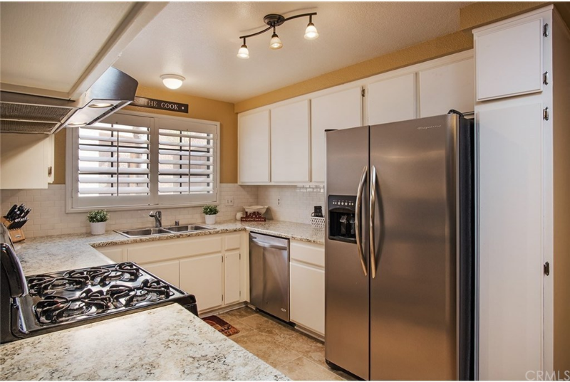 4151 Hathaway Ave - Photo 3 of 18