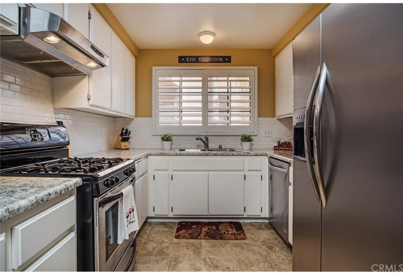 4151 Hathaway Ave - Photo 4 of 18