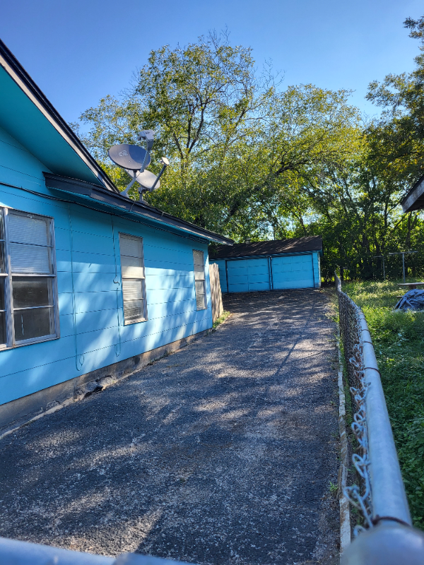 214 Earlyway Dr - Photo 4 of 30