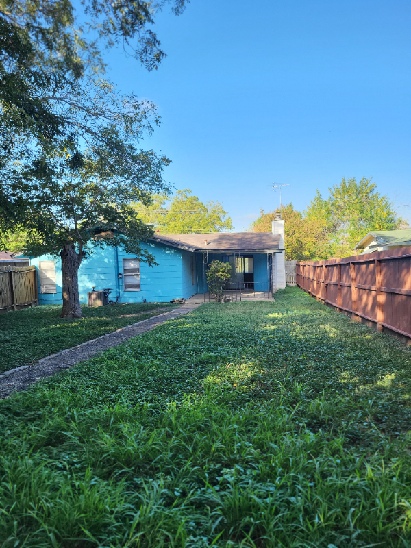 214 Earlyway Dr - Photo 5 of 30