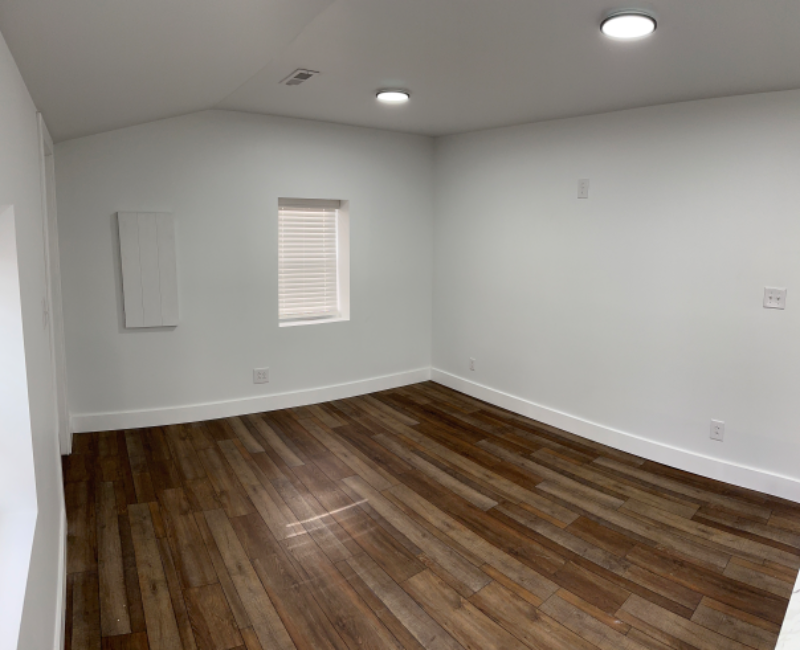 907 Michigan Ave - Photo 2 of 12