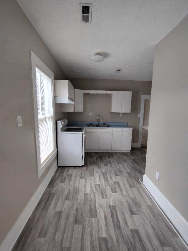 424 W Main St #C - Photo 6 of 10