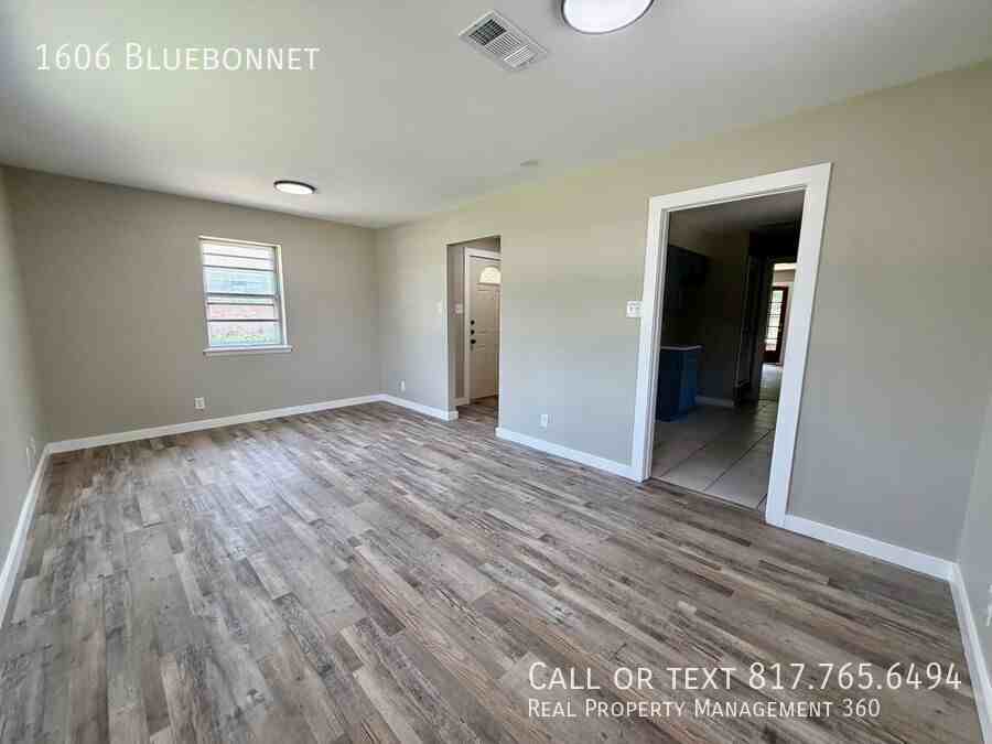 1606 Bluebonnet Trl - Photo 3 of 21