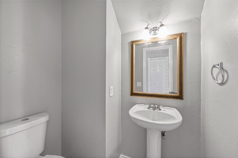 3005 Manor Green Blvd - Photo 4 of 18