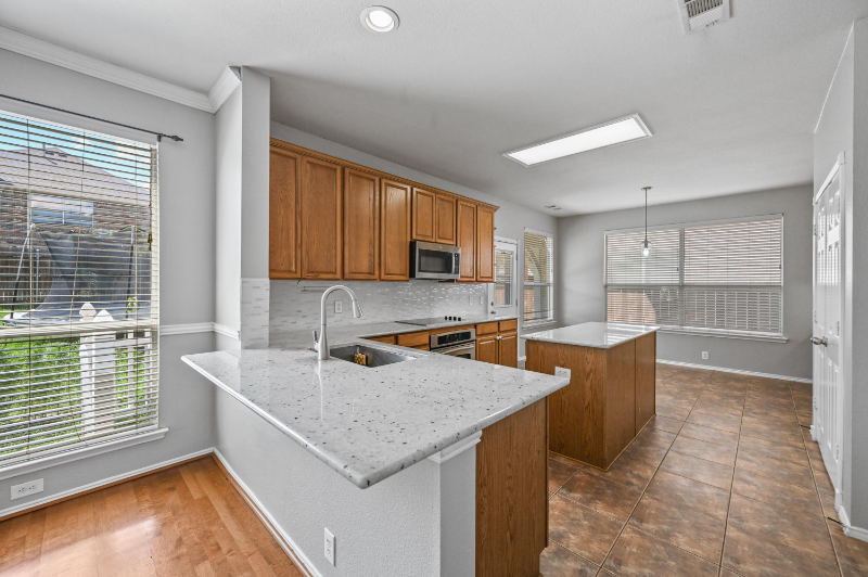 3005 Manor Green Blvd - Photo 6 of 18