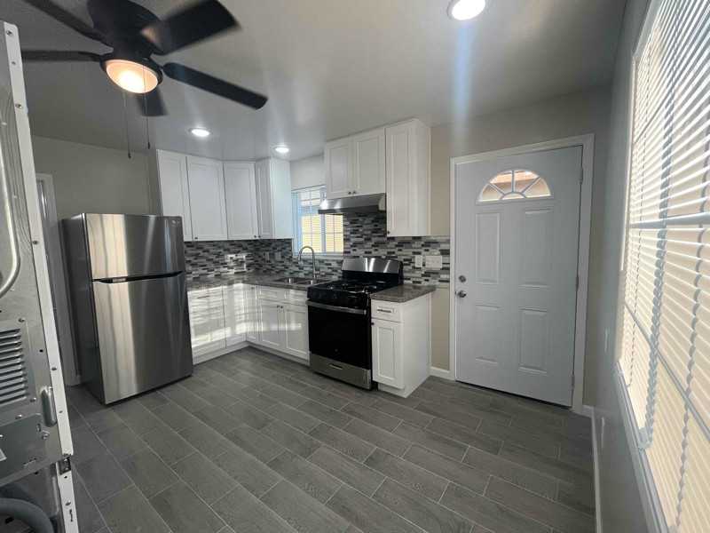 1524 Lark St - Photo 3 of 6