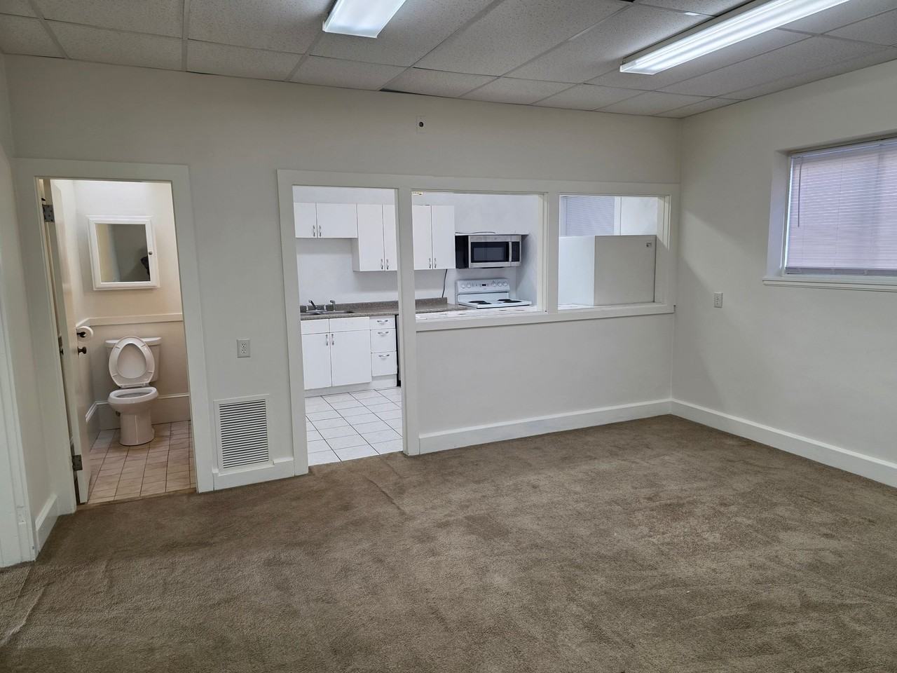 64 Kenyon St #1stFL - Photo 4 of 12