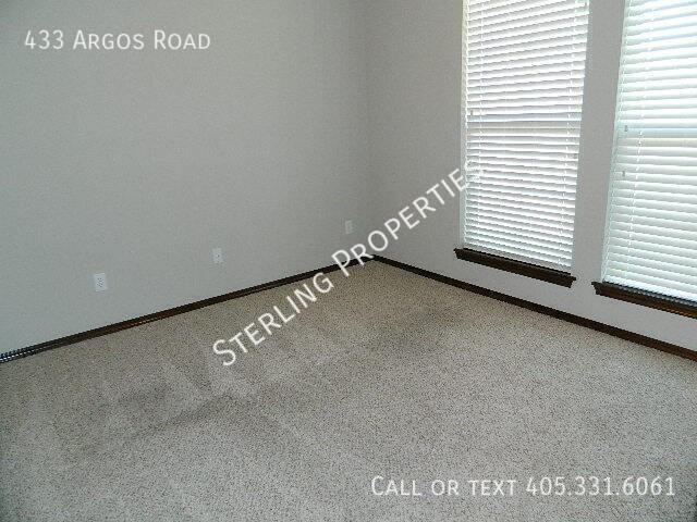 433 Argos Rd - Photo 3 of 24