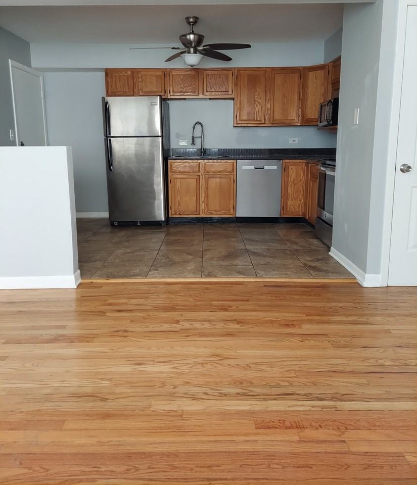 320 Beach Ave - Photo 2 of 25