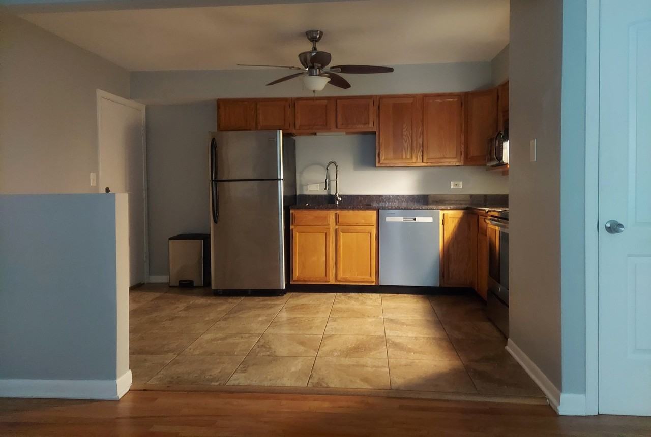 320 Beach Ave - Photo 3 of 25