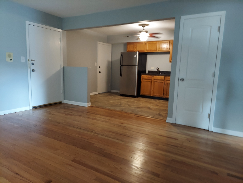 320 Beach Ave - Photo 5 of 25