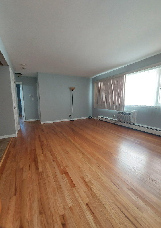 320 Beach Ave - Photo 7 of 25