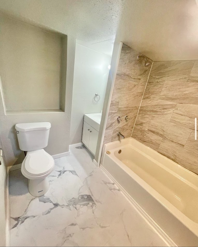 715 Utica Ave - Photo 3 of 7