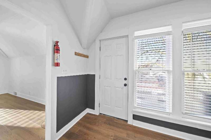 623 1/2 N Main St #2 - Photo 6 of 19