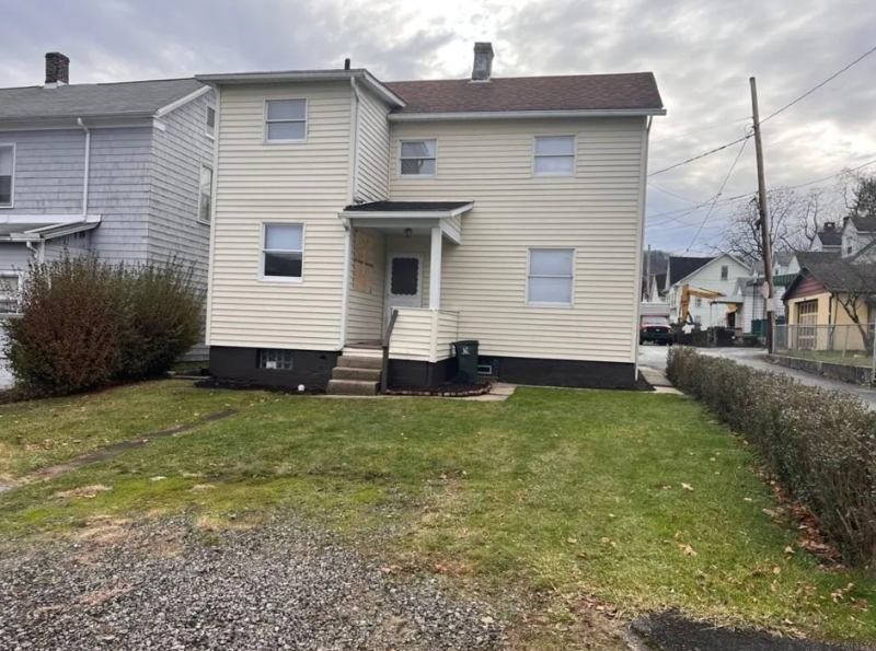 192 Beatty Ave - Photo 3 of 20