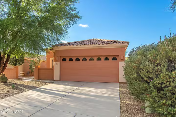 2215 E Stone Stable Dr