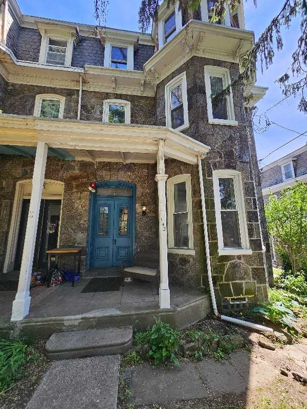 142 Sumac St #2R - Photo 2 of 19