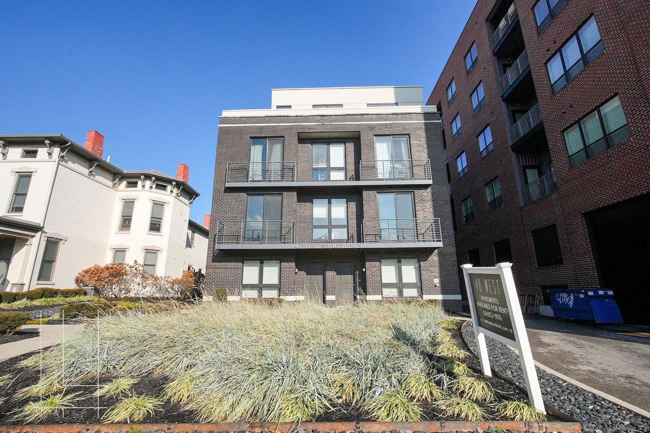 40 West - Photo 2 of 31
