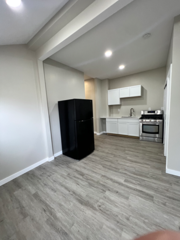515 E N A Street #B - Photo 2 of 9