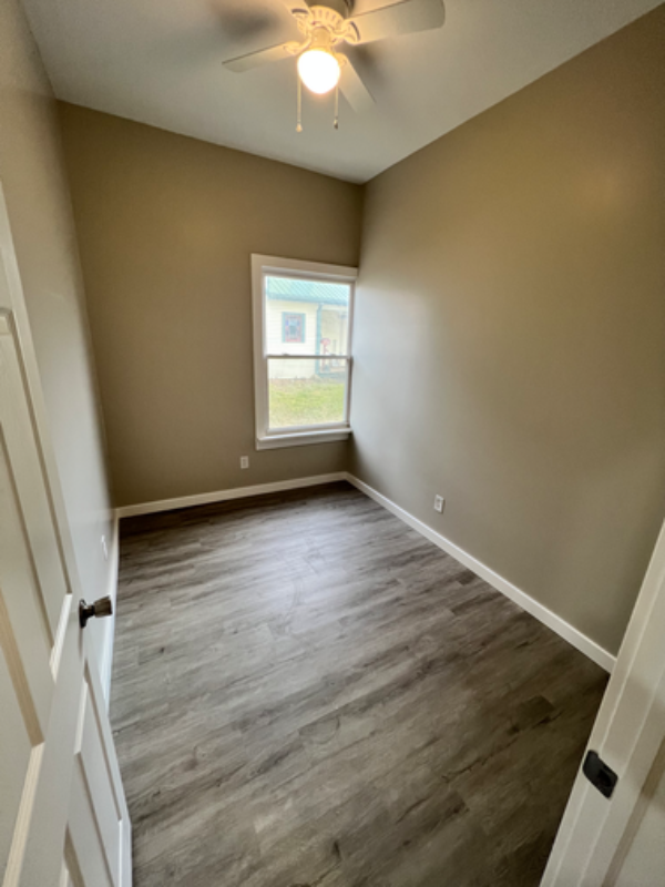 515 E N A Street #B - Photo 5 of 9
