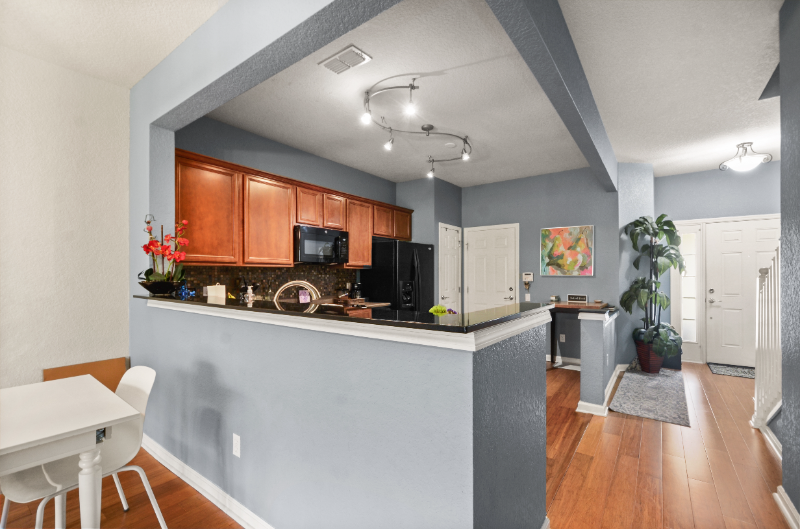 1259 Berkman Cir - Photo 3 of 6