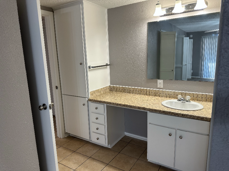 2114 E Marshall Ave #204 - Photo 3 of 9