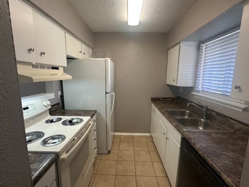 2114 E Marshall Ave #204 - Photo 6 of 9