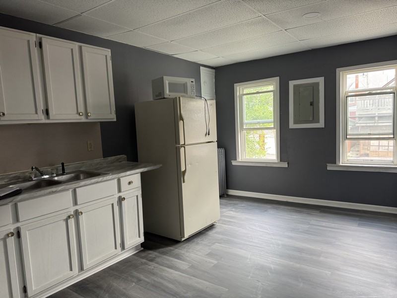 325 6th Ave - Photo 4 of 6