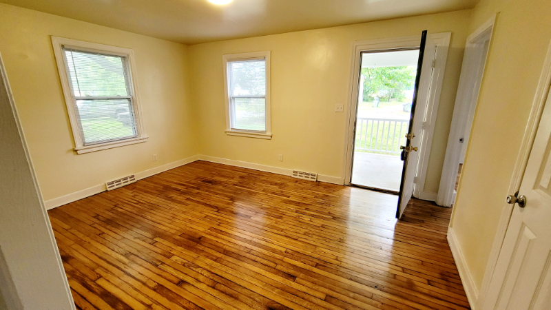 2002 Carroll St - Photo 5 of 12